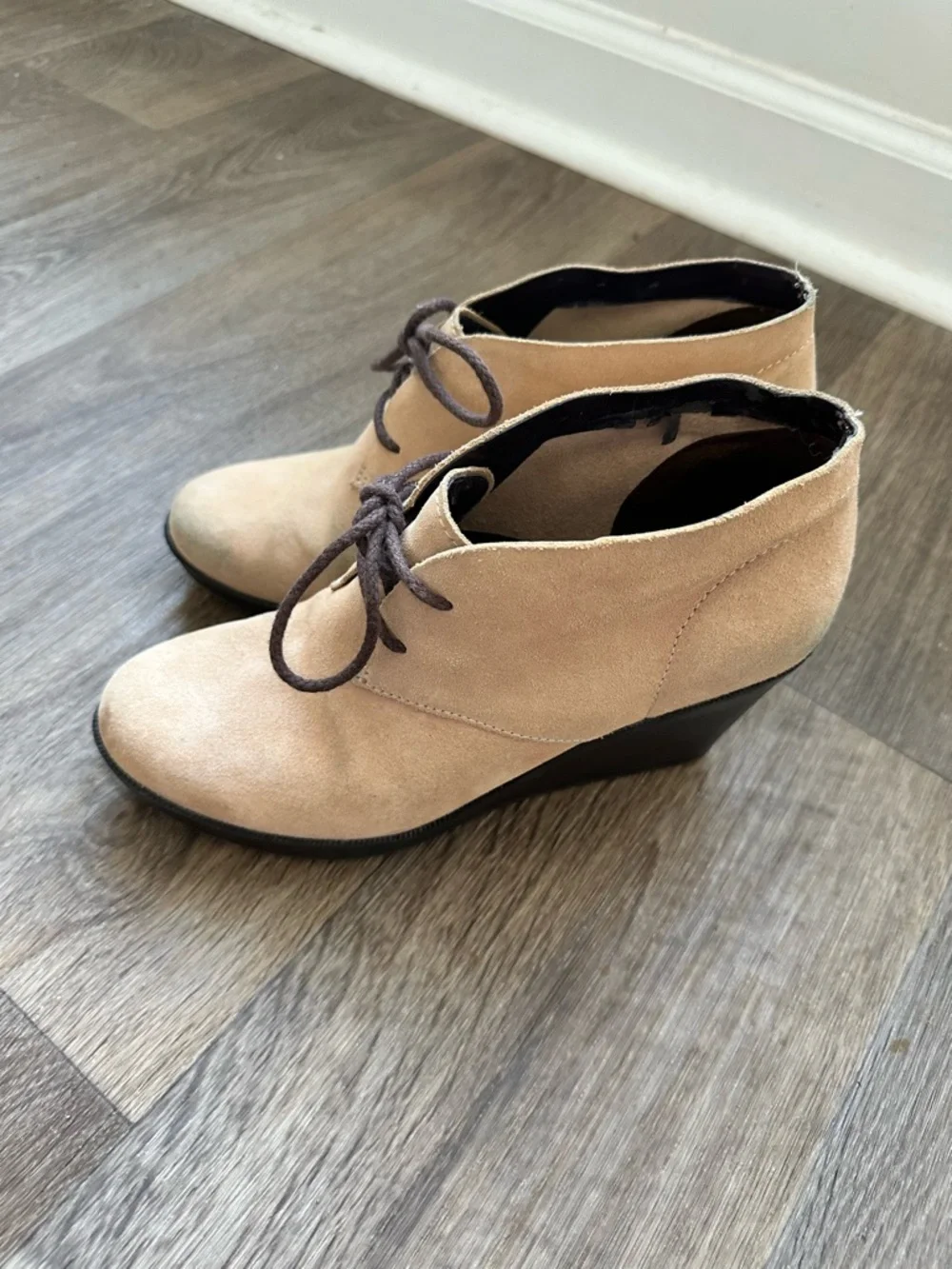 Cole Haan‎ Beige Suede Chukka Wedge Bootie Size 8.5